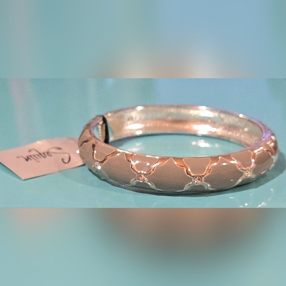 Nordstrom Sequin New‎ York Gray Enamel & Sparkling Crystals Hinged Bangle NWT